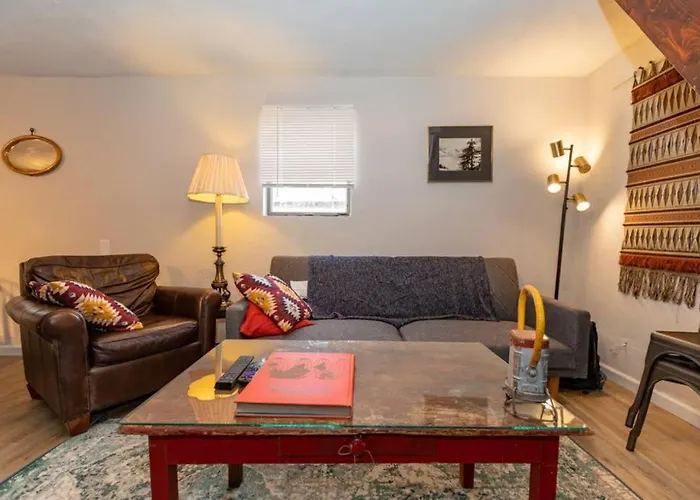 Cozy & Comfy Cottage In The City - W Parking